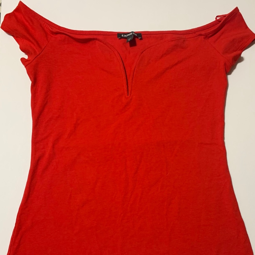V wire shirt